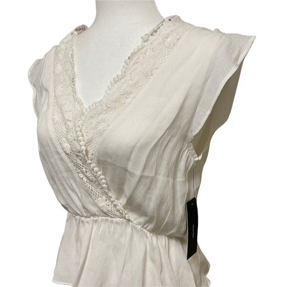 Lulu’s white top - Picture 2 of 5